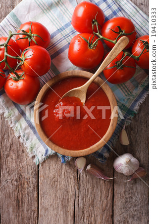 tomato sauce with garlic and basil in a bowl tomato sauce with garlic and basil in a bowl 19410333