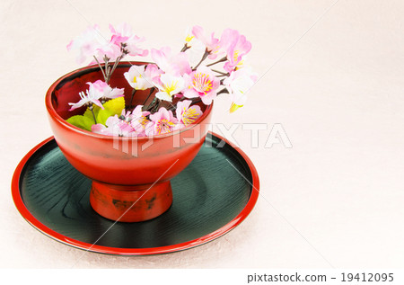 Sakura and Marunouchi and bowl 19412095