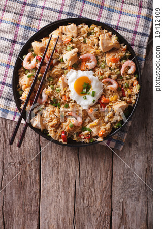 nasi goreng with chicken, prawns, egg, vegetables 19412409