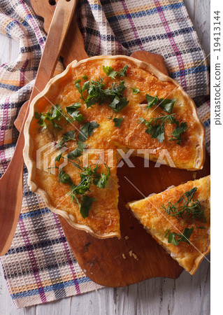 French quiche Lorraine close-up on the table French quiche Lorraine close-up on the table 19413144