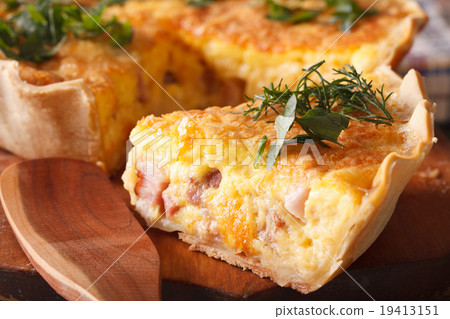 piece of French quiche Lorraine macro. horizontal 19413151