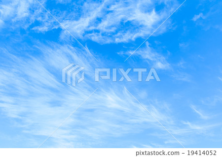 天空蠕動雲肌肉雲條紋雲彩拷貝空間明亮的天空冬天天空圖像背景材料 天空蠕動雲肌肉雲條紋雲彩拷貝空間明亮的天空冬天天空圖像背景材料 19414052