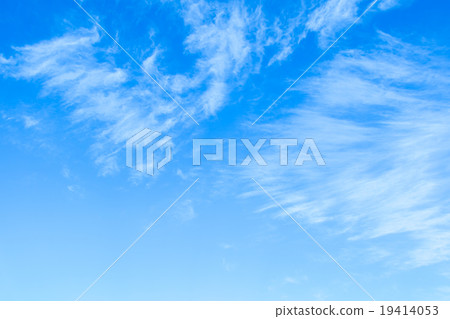 天空蠕動雲肌肉雲條紋雲彩拷貝空間明亮的天空冬天天空圖像背景材料 天空蠕動雲肌肉雲條紋雲彩拷貝空間明亮的天空冬天天空圖像背景材料 19414053