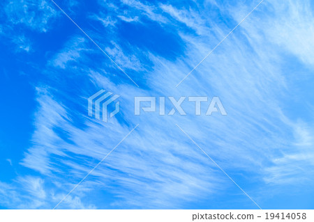 天空蠕動雲肌肉雲條紋雲彩拷貝空間明亮的天空冬天天空圖像背景材料 天空蠕動雲肌肉雲條紋雲彩拷貝空間明亮的天空冬天天空圖像背景材料 19414058