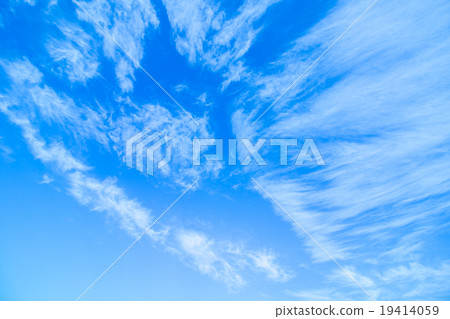 天空蠕動雲肌肉雲條紋雲彩拷貝空間明亮的天空冬天天空圖像背景材料 天空蠕動雲肌肉雲條紋雲彩拷貝空間明亮的天空冬天天空圖像背景材料 19414059