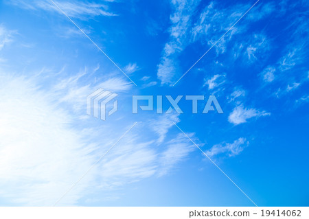 天空蠕動雲肌肉雲條紋雲彩拷貝空間明亮的天空冬天天空圖像背景材料 天空蠕動雲肌肉雲條紋雲彩拷貝空間明亮的天空冬天天空圖像背景材料 19414062