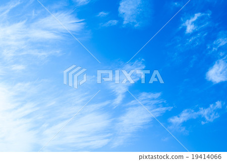 天空蠕動雲肌肉雲條紋雲彩拷貝空間明亮的天空冬天天空圖像背景材料 天空蠕動雲肌肉雲條紋雲彩拷貝空間明亮的天空冬天天空圖像背景材料 19414066