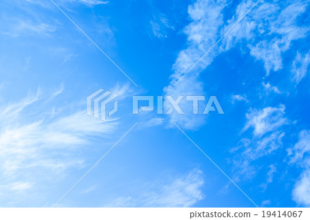 天空蠕動雲肌肉雲條紋雲彩拷貝空間明亮的天空冬天天空圖像背景材料 天空蠕動雲肌肉雲條紋雲彩拷貝空間明亮的天空冬天天空圖像背景材料 19414067
