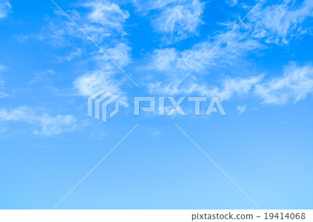 天空蠕動雲肌肉雲條紋雲彩拷貝空間明亮的天空冬天天空圖像背景材料 天空蠕動雲肌肉雲條紋雲彩拷貝空間明亮的天空冬天天空圖像背景材料 19414068