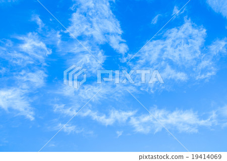 天空蠕動雲肌肉雲條紋雲彩拷貝空間明亮的天空冬天天空圖像背景材料 天空蠕動雲肌肉雲條紋雲彩拷貝空間明亮的天空冬天天空圖像背景材料 19414069