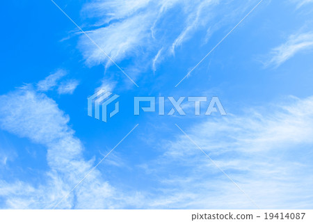 天空蠕動雲肌肉雲條紋雲彩拷貝空間明亮的天空冬天天空圖像背景材料 天空蠕動雲肌肉雲條紋雲彩拷貝空間明亮的天空冬天天空圖像背景材料 19414087
