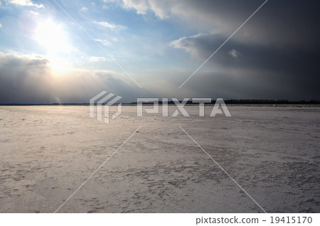 winter landscape of snow-covered fields winter landscape of snow-covered fields 19415170