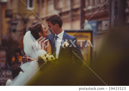 Happy bride and groom on their wedding Happy bride and groom on their wedding 19415523
