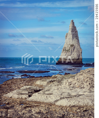 famouse Etretat arch rock, France famouse Etretat arch rock, France 19415986
