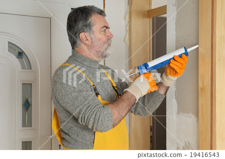 Home renovation, caulking door with silicone Home renovation, caulking door with silicone 19416543