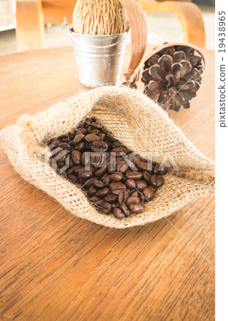 Coffee roasted bean on wooden table vintage style Coffee roasted bean on wooden table vintage style 19438965
