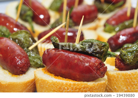 spanish pinchos 19439880