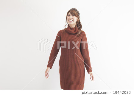 Young lady's portrait 19442083