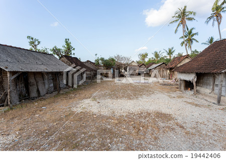 indonesian house - shack on beach 19442406