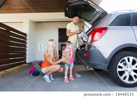 happy family packing things to car at home parking happy family packing things to car at home parking 19446535