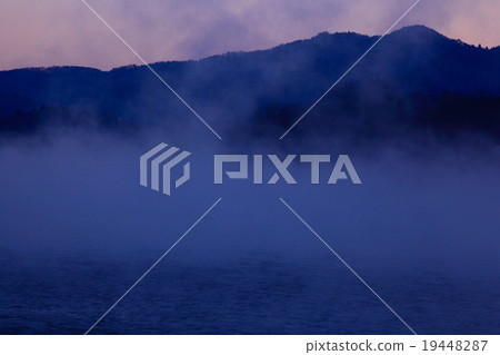 Winter scene of Kitakami River 19448287