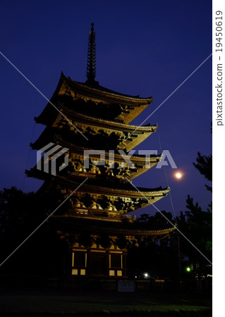 Kofuku-ji Five-Story Pagoda Light Up (Vertical) Kofuku-ji Five-Story Pagoda Light Up (Vertical) 19450619