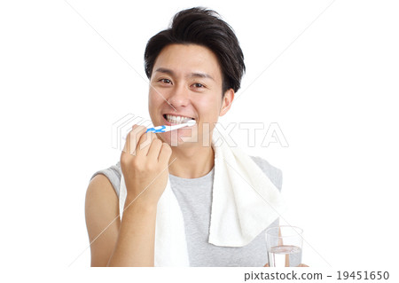   A tooth brush 19451650