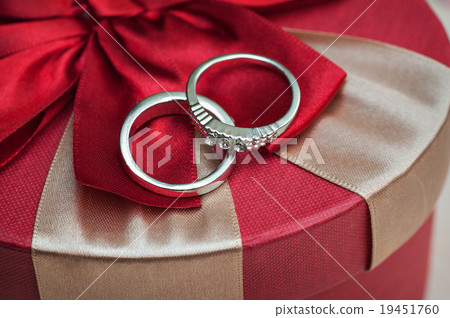 Wedding rings in white gold 19451760