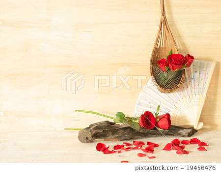 valentine rose with wood background valentine rose with wood background 19456476