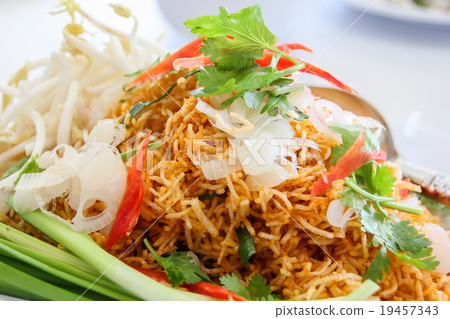 "Mee Grob" (crispy noodles) with shrimp, Thai Food "Mee Grob" (crispy noodles) with shrimp, Thai Food 19457343