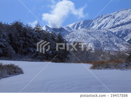 Snow Iwo-yama(羽毛) Snow Iwo-yama(羽毛) 19457886
