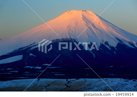 Mount Fuji from the mountain lake · Mt. Ishizuru in the morning sun Mount Fuji from the mountain lake · Mt. Ishizuru in the morning sun 19459914