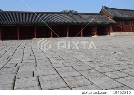 在昌德宮的忍者一側的石頭路面 19462810