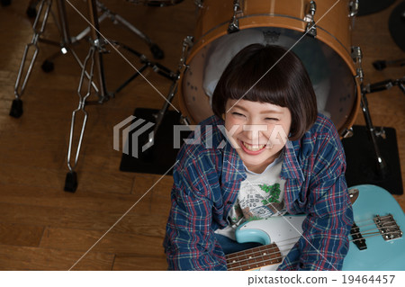 低音吉他的女孩 低音吉他的女孩 19464457