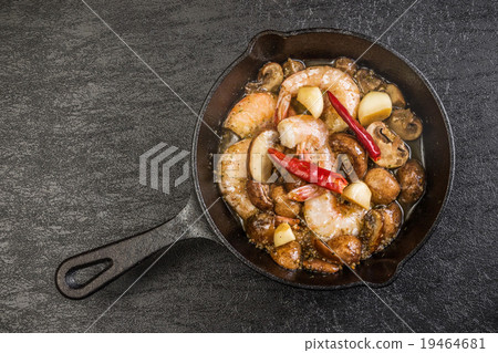 Shrimp ahillo (ajillo) Shrimp with garlic and olive oil 19464681