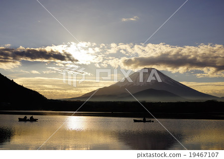 Mount Fuji seen from Lake Shoin Mount Fuji seen from Lake Shoin 19467107