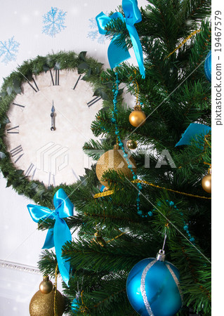 Decorations on the Christmas tree 19467579