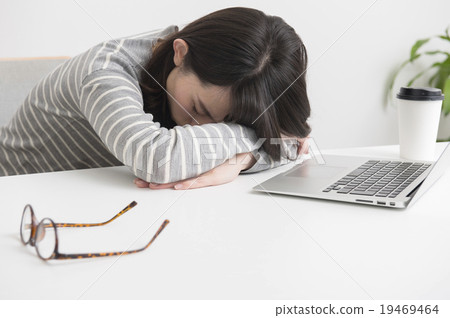 Desk work / fatigue Desk work / fatigue 19469464