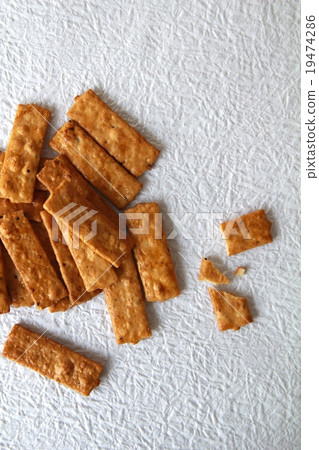 Rectangular rice crackers with grains placed on washi paper Rectangular rice crackers with grains placed on washi paper 19474286
