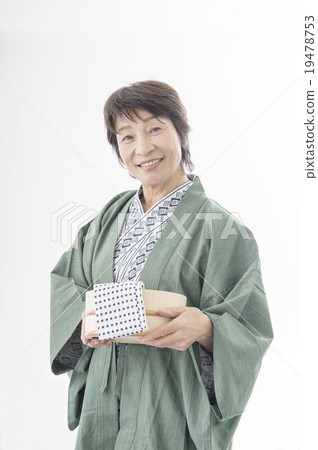 Senior women in hot spring yukata 19478753