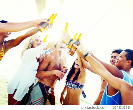 Friends Beach Party Drinks Toast Celebration Concept 19481926