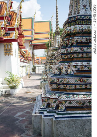 曼谷,泰國的寺廟圖像 曼谷,泰國的寺廟圖像 19488059