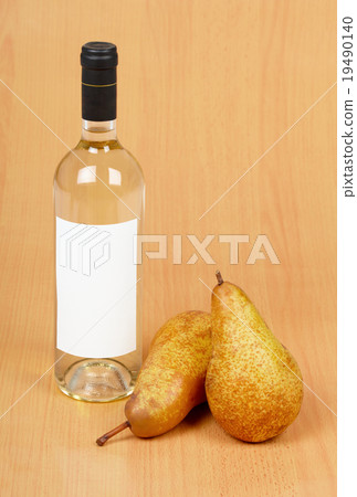 Bottle of white wine and pears Bottle of white wine and pears 19490140