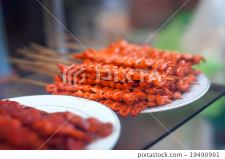 Chicken intestines, pig ears and pig   19490991