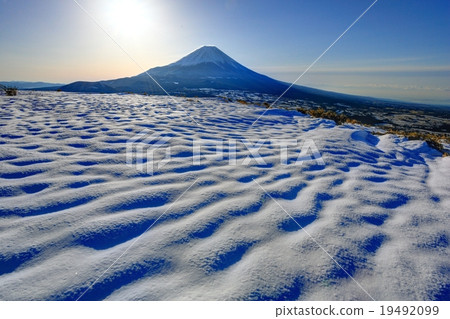 Fuji in the morning from Lake Motosu and Ryuga-dake 19492099