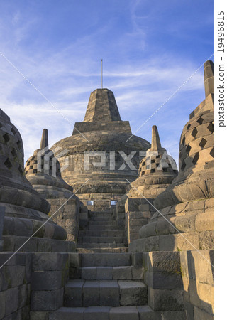 婆羅浮屠寺廟仍然存在 19496815