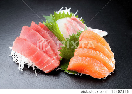 Three kinds of sashimi 19502316