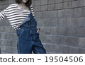 People wear jean 19504506
