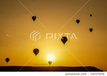 Cappadocian氣球和日出,土耳其 Cappadocian氣球和日出,土耳其 19507648