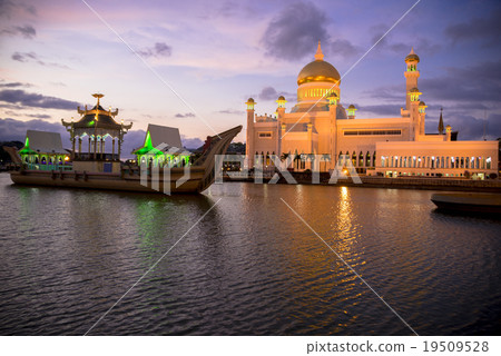 Brunei's Old Mosque Brunei's Old Mosque 19509528